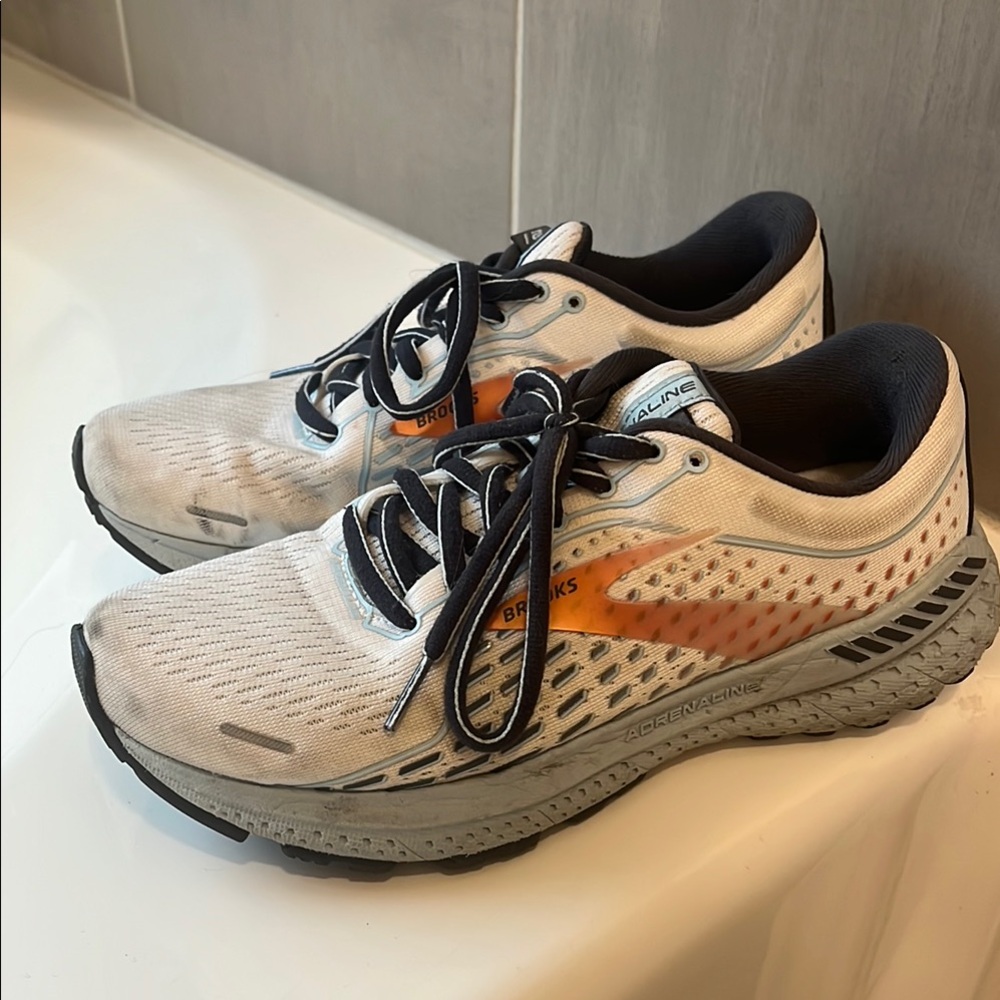 Brooks Adrenaline 21 (wide)